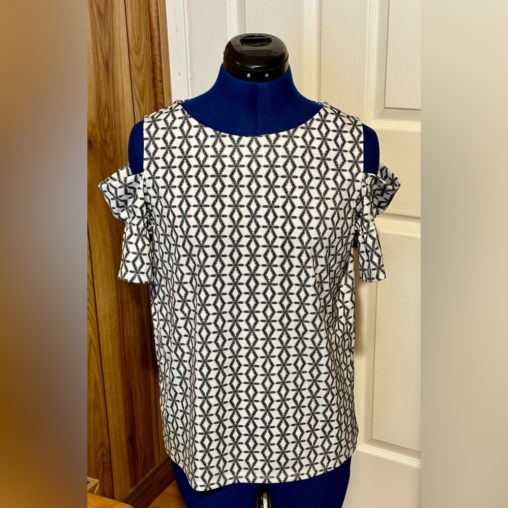 Worthington Black & White Cold Shoulder Top